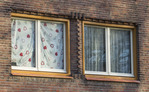 Simpele raampartij, subtiel metselwerk.
<br/>
Marcel Westhoff, 2015-12-01